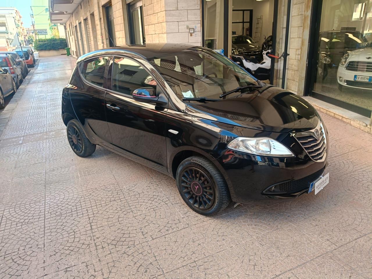 LANCIA YPSILON ELEFANTINO-METANO-Euro6450