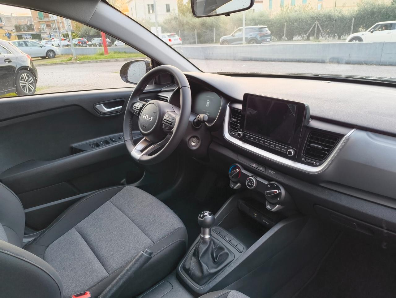 Kia Stonic 1.2 MPI Urban soli 2700km