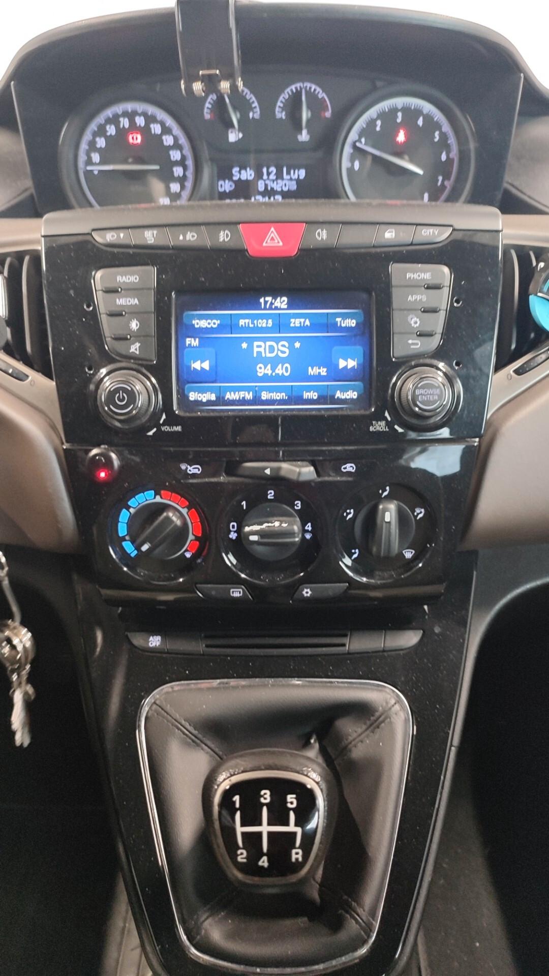 Lancia Ypsilon 1.2 69 CV 5 porte Platinum NEOPATENTATO EURO 6