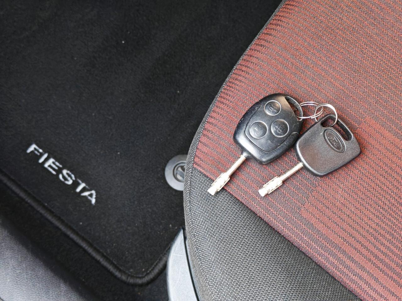 Ford Fiesta 1.2 BENZINA 75cv / 50.000km / Unipro