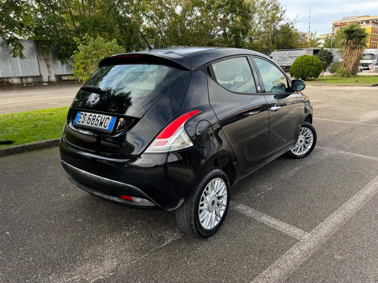 Lancia Ypsilon 0.9 TwinAir 85 CV 5 porte Metano Ecochic Silver