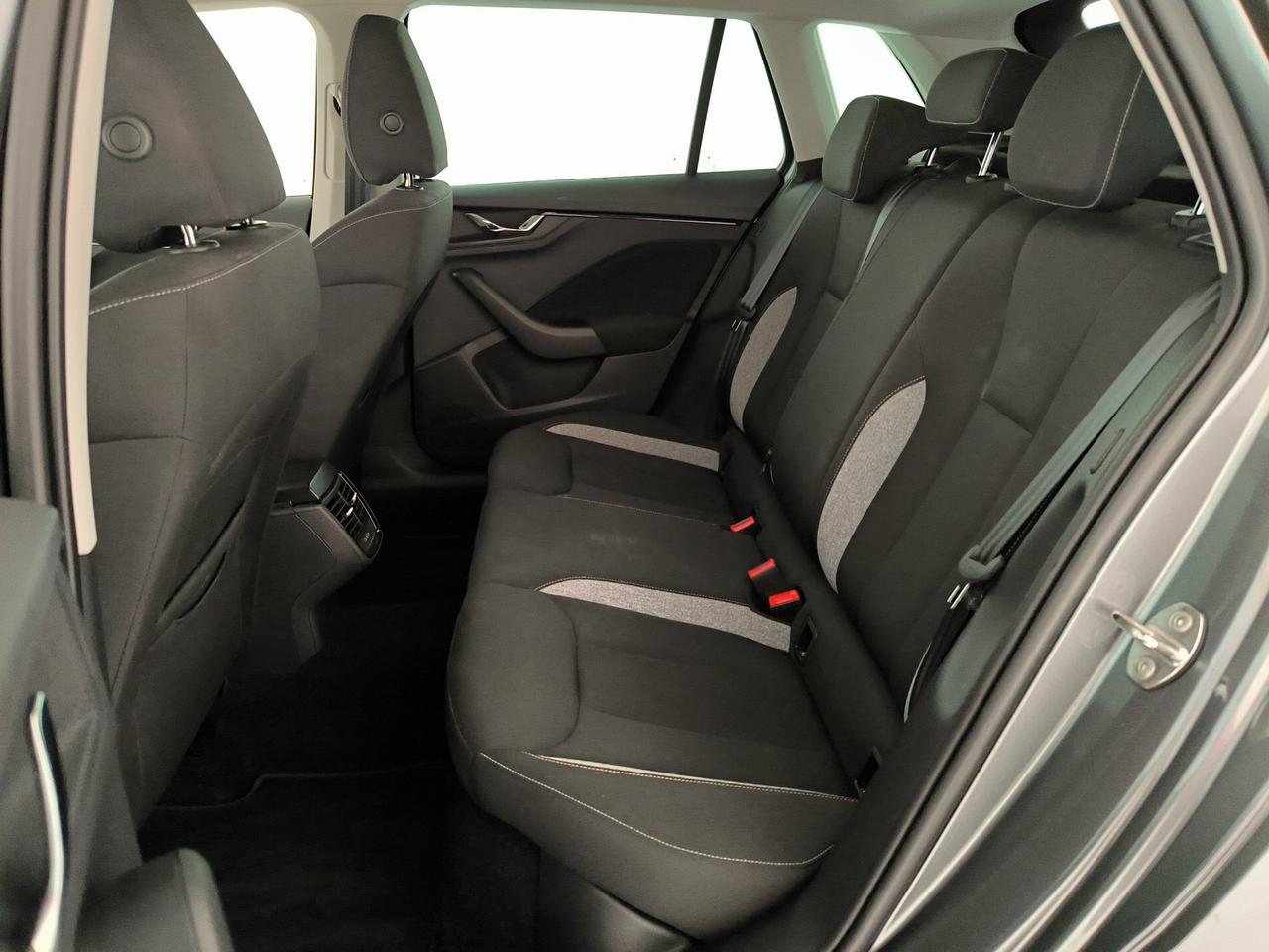 Skoda Kamiq 1.0 tsi black dots 95cv