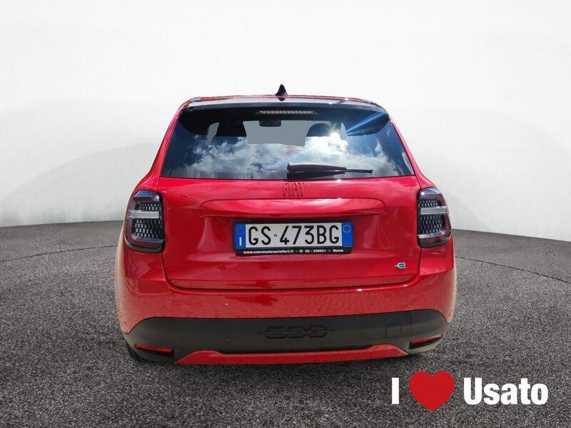 FIAT 600e Red