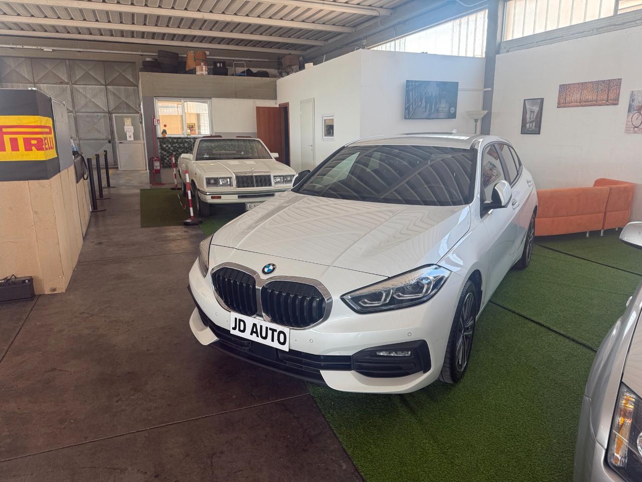 Bmw 118 118d 5p. Business Advantage