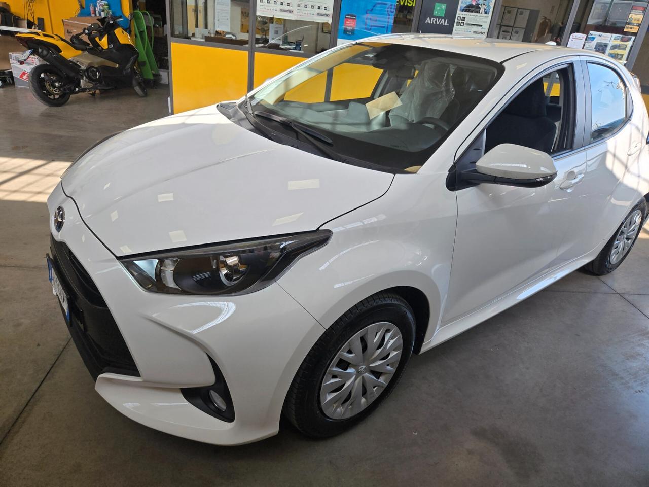Toyota Yaris 1.5 Hybrid IVA ESPOSTA