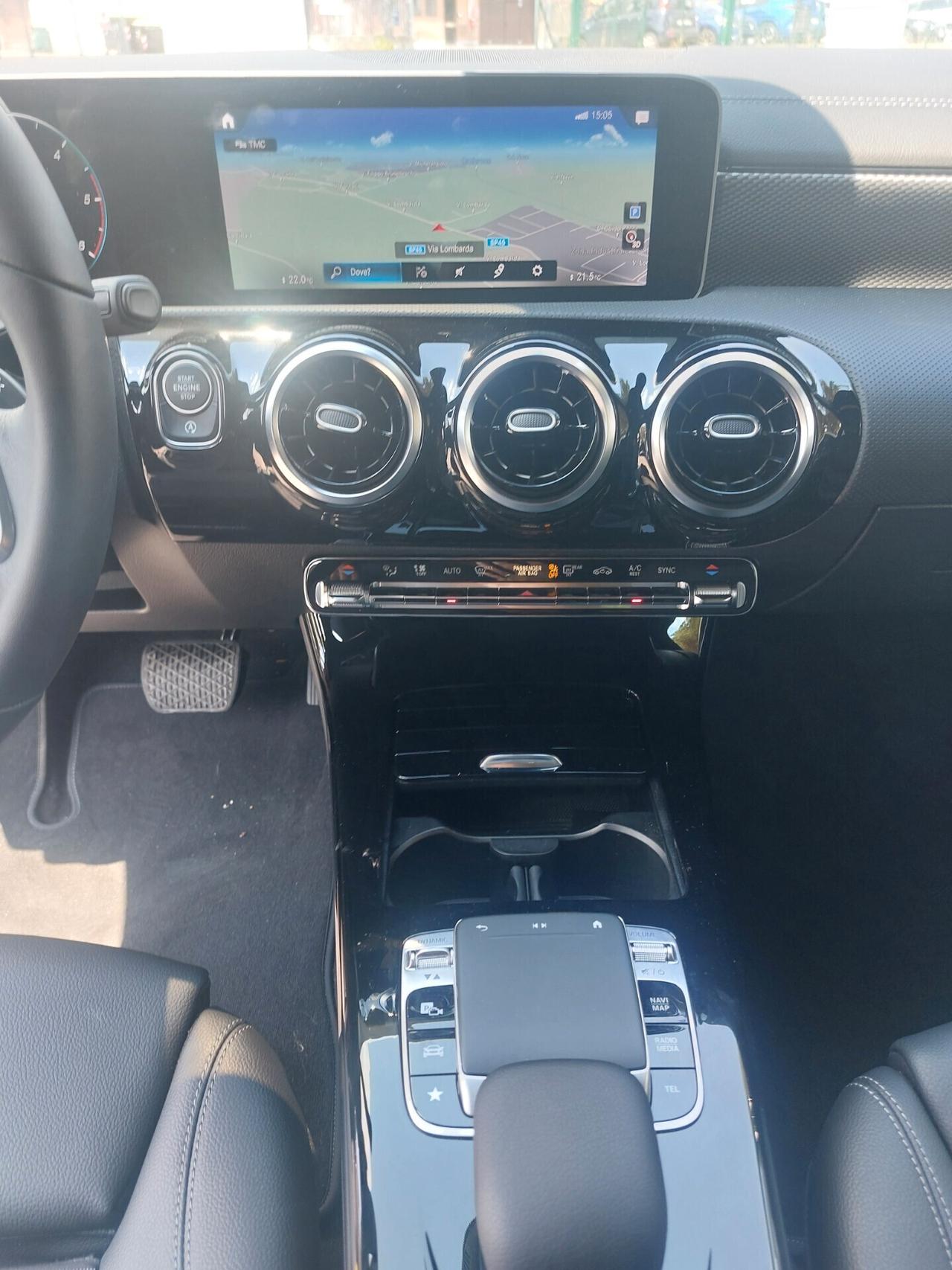 Mercedes-benz CLA 200 D automatico s .brake executive Km 2549 originali