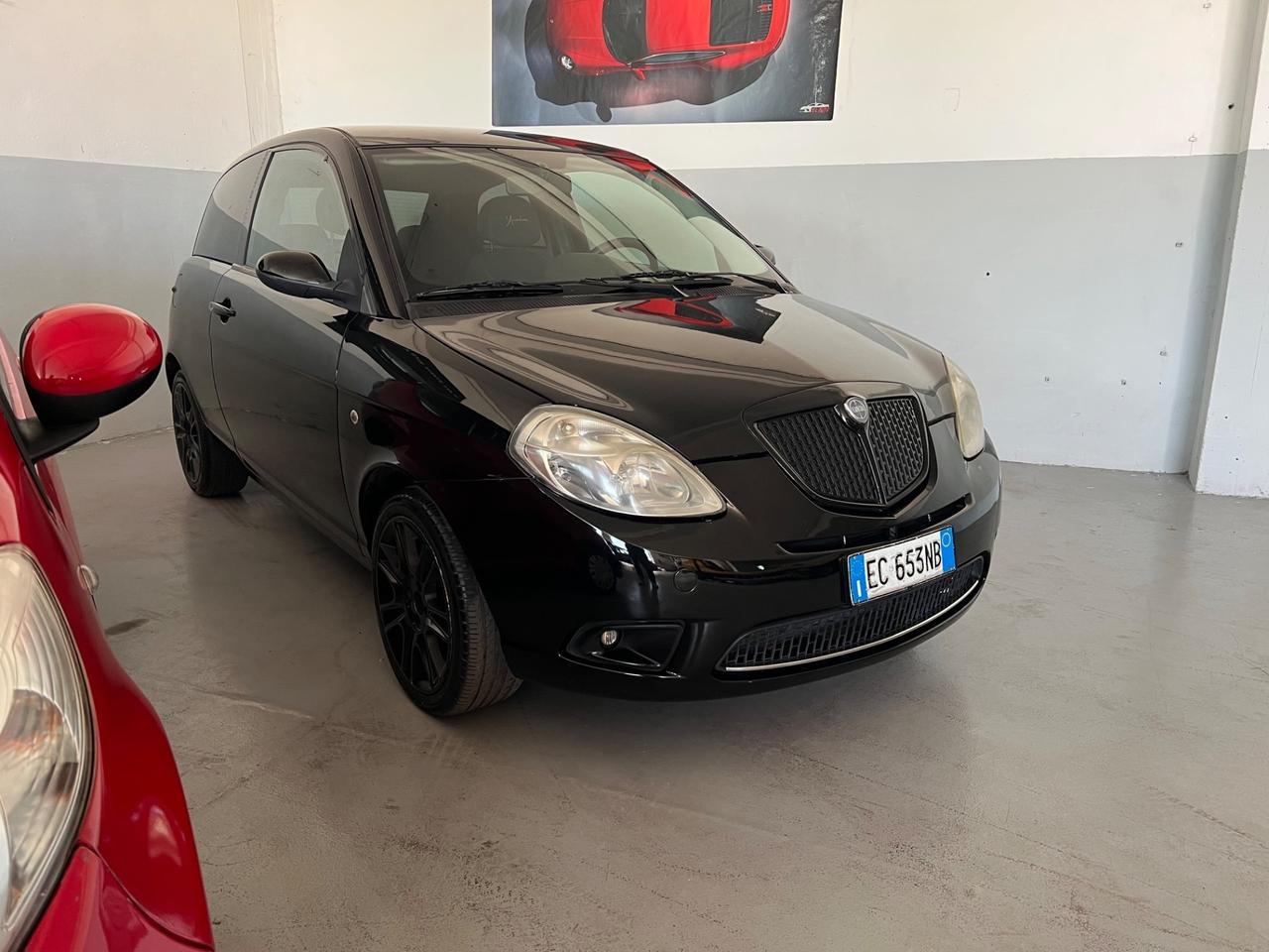 Lancia Ypsilon 1.3 MJT 75 CV MomoDesign