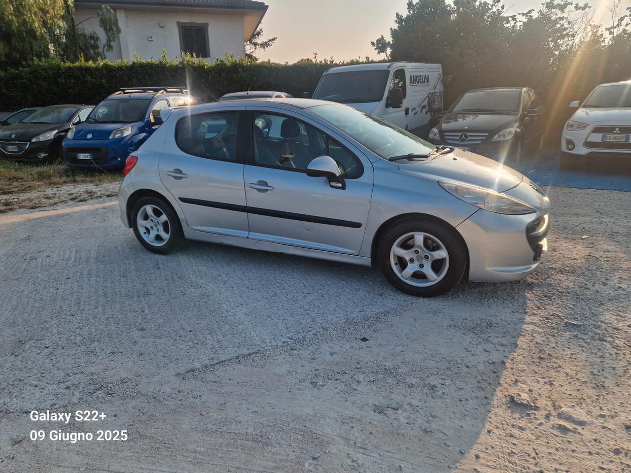 Peugeot 207 1.4 8V 75CV 5p. ONE Line