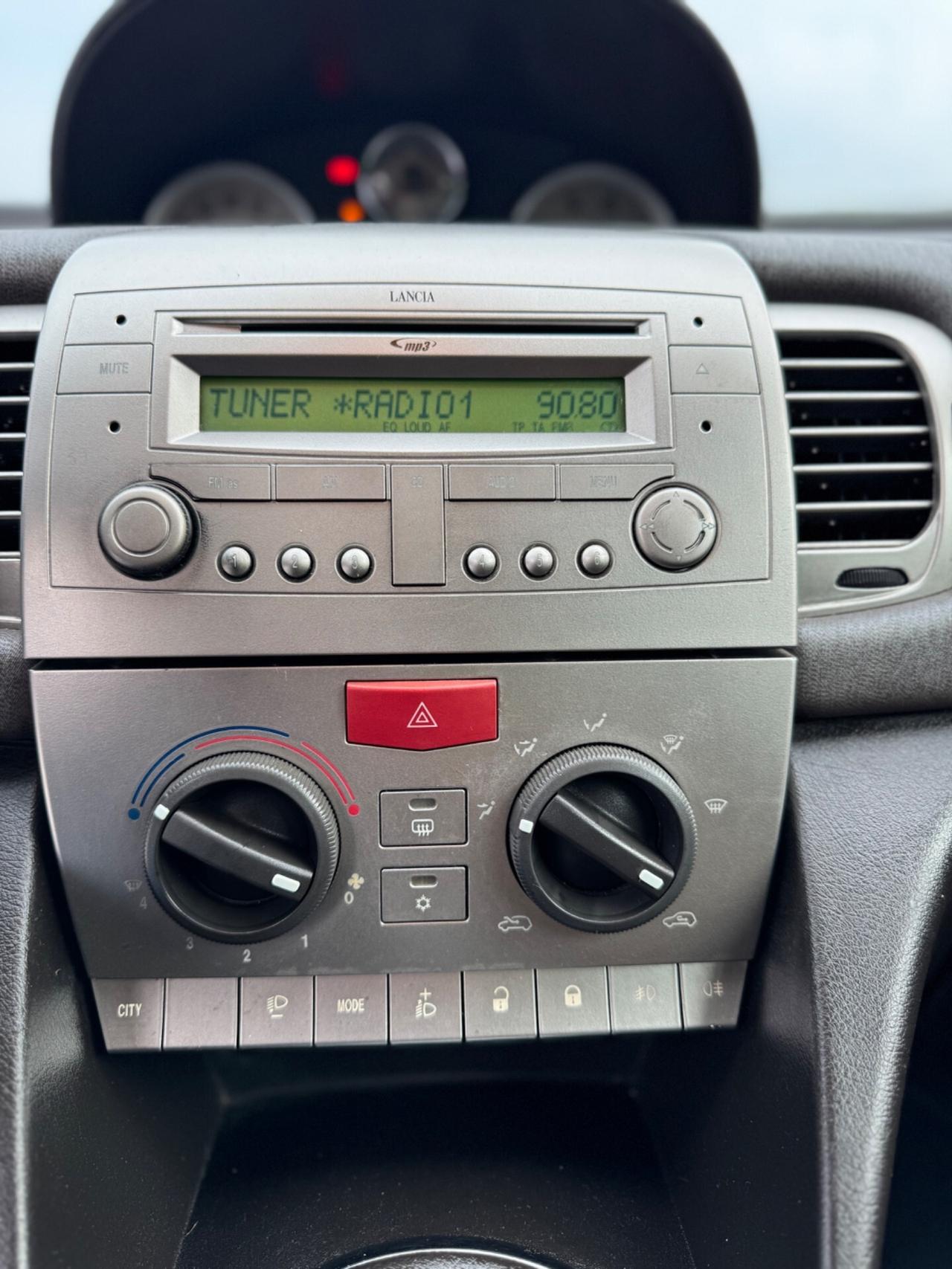 Lancia Ypsilon 1.3 MJT 90 CV Oro Giallo