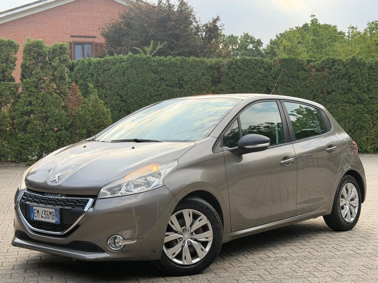 Peugeot 208 1.4 HDi 68 CV 5 porte Allure