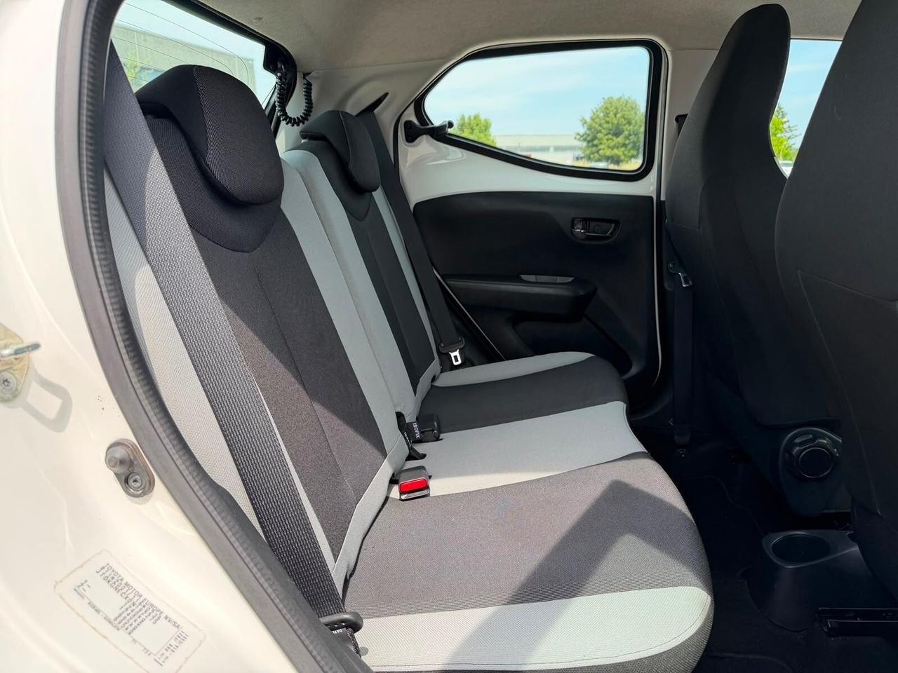 Toyota Aygo 1.0 VVT-i X-BLACK 140000 KM