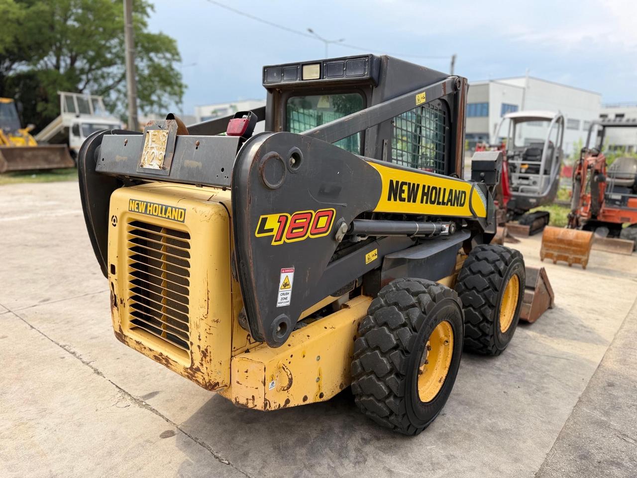 Mini pala gommata NEW HOLLAND LS180