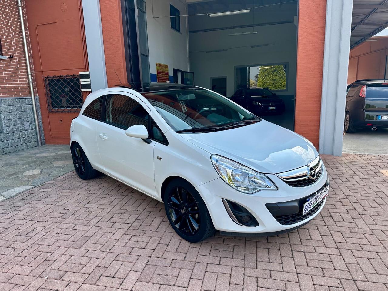 Opel Corsa 1.4 100cv OK NEOPATENTATO