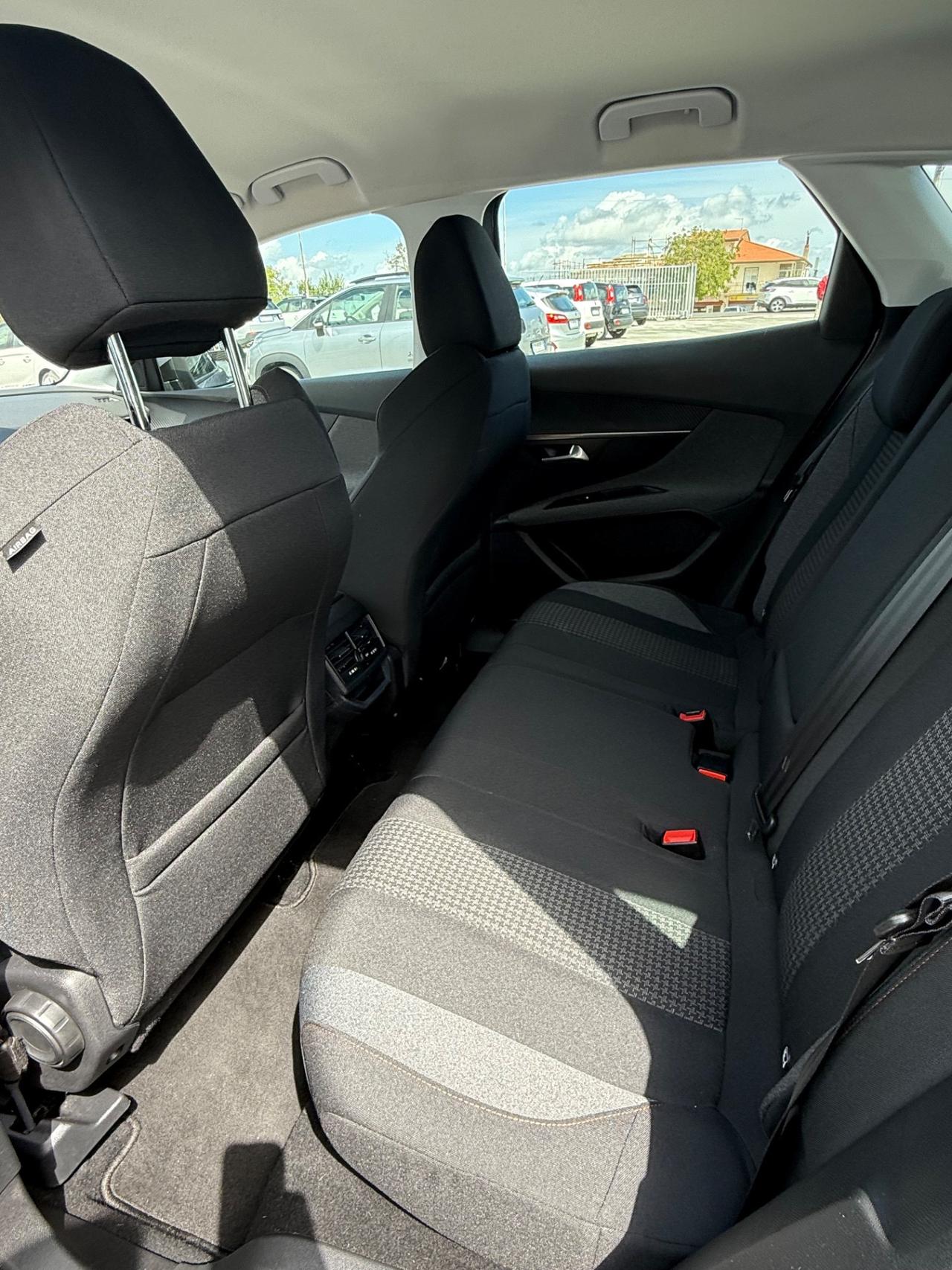Peugeot 3008 BlueHDi 130 S&S EAT8 Allure