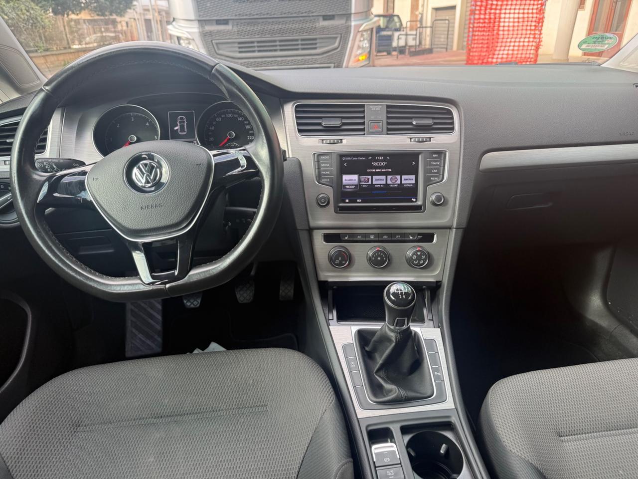 Volkswagen Golf 5p 1.6 tdi 110cv NAVI,APP CONNECT,SEDILI RISCALD.ATISENSORI DI PARCHEGGIO,DISTRIBUZIONE FATTA 10/25