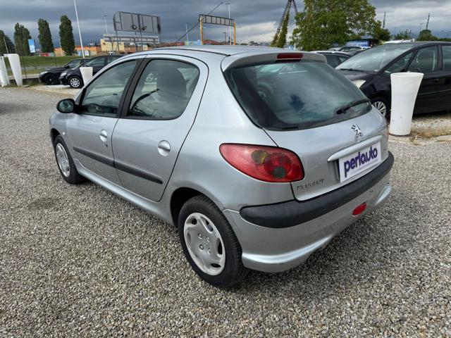 PEUGEOT 206 1.1 5p. Lee