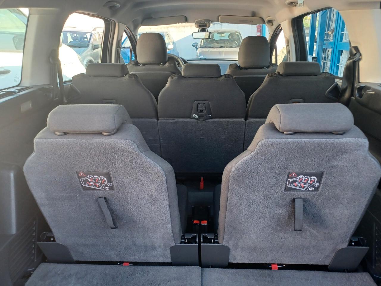 Peugeot 5008 1.6 HDi 115CV Allure 7 POSTI