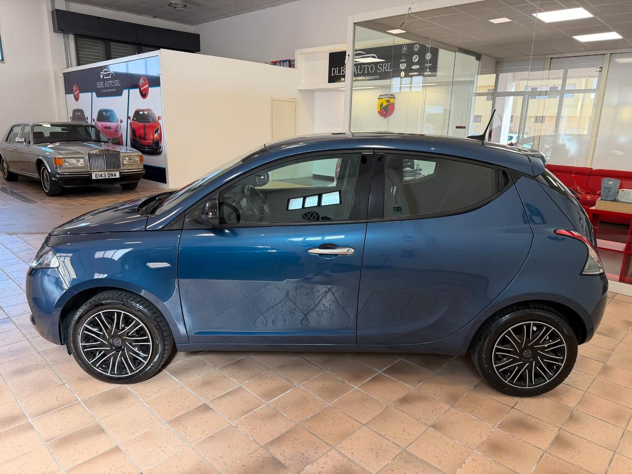 Lancia Ypsilon 1.0 FireFly S&S Hybrid Alberta Ferretti