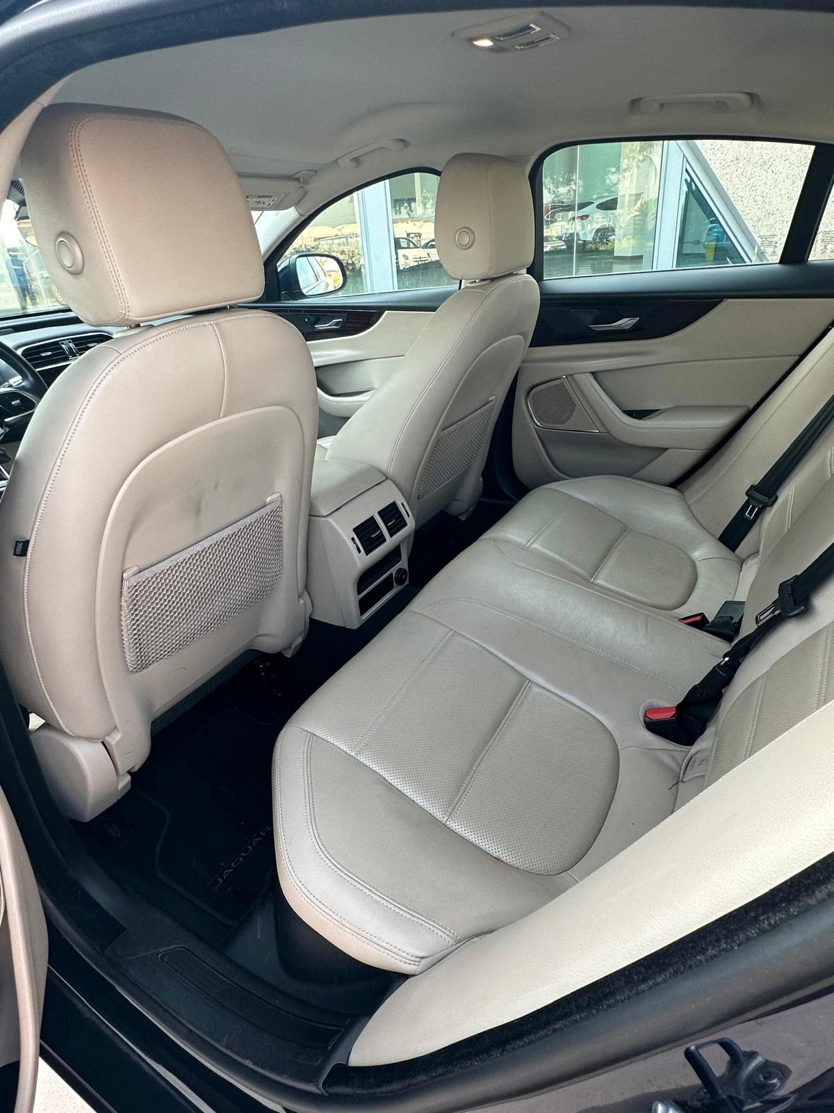 Jaguar XE 2.0 D 180 CV aut. S - Super Offerta T-stock prezzo imperdibile