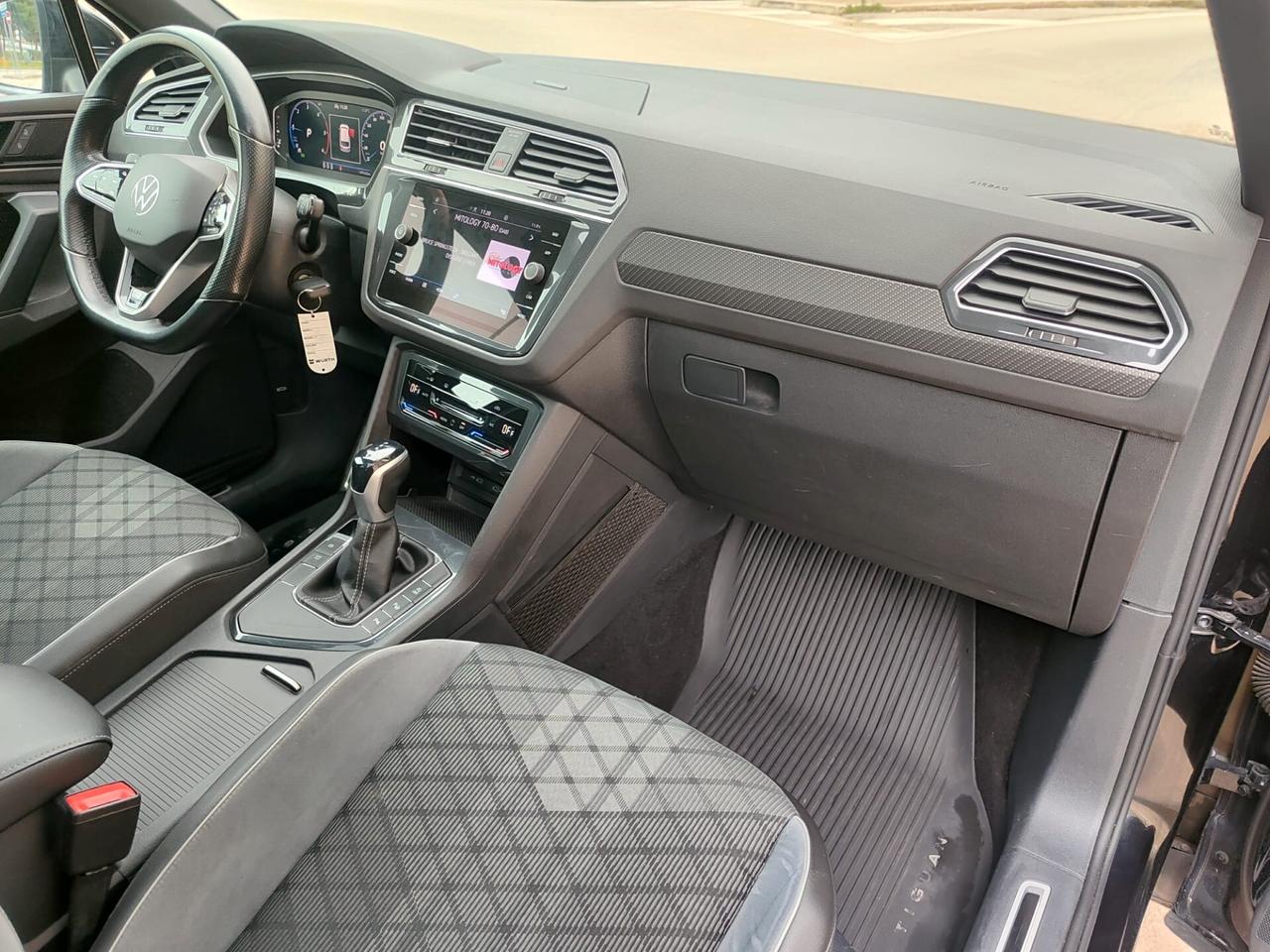 Volkswagen Tiguan 2.0 TDI 150 CV DSG R-Line TETTO APRIBILE