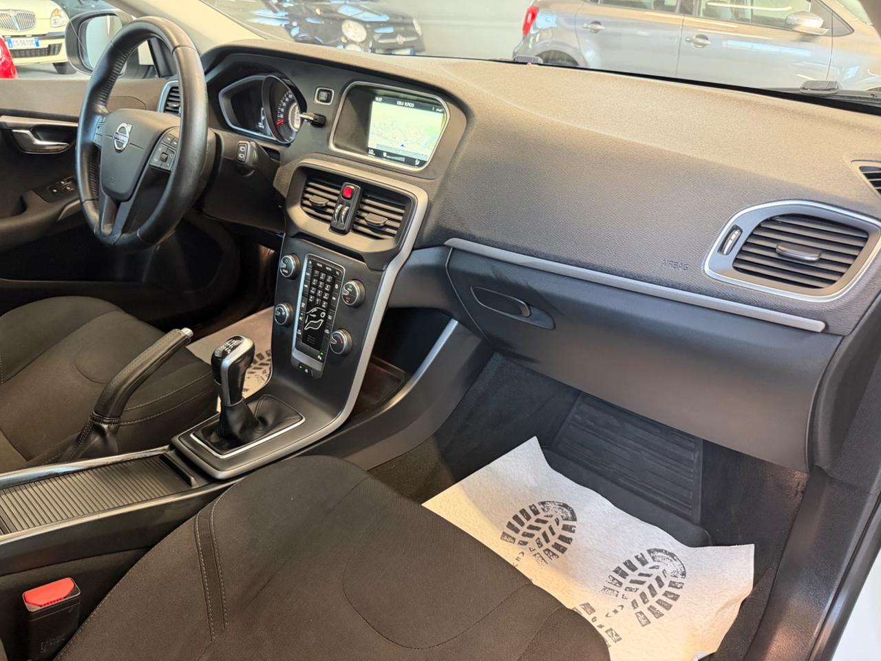 Volvo V40 D2 R-design Momentum