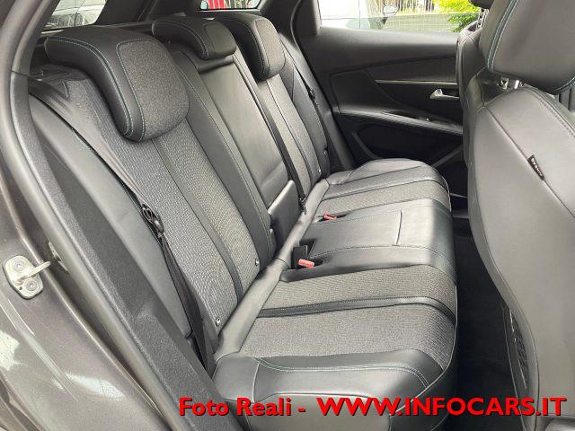 PEUGEOT 3008 Hybrid PHEV 225 e-EAT8 Allure Pack PROMO !!