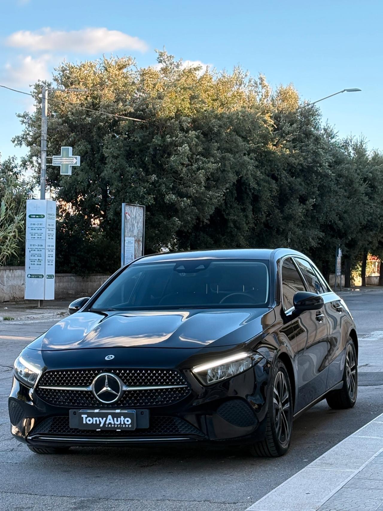 Mercedes-benz A 180 d Premium auto AMG con NAVI,TELECAMERA,VIRTUAL COCKPIT,APPLE CARPLAY,FULL LED,VETRI OSCURATI,TESSUTO