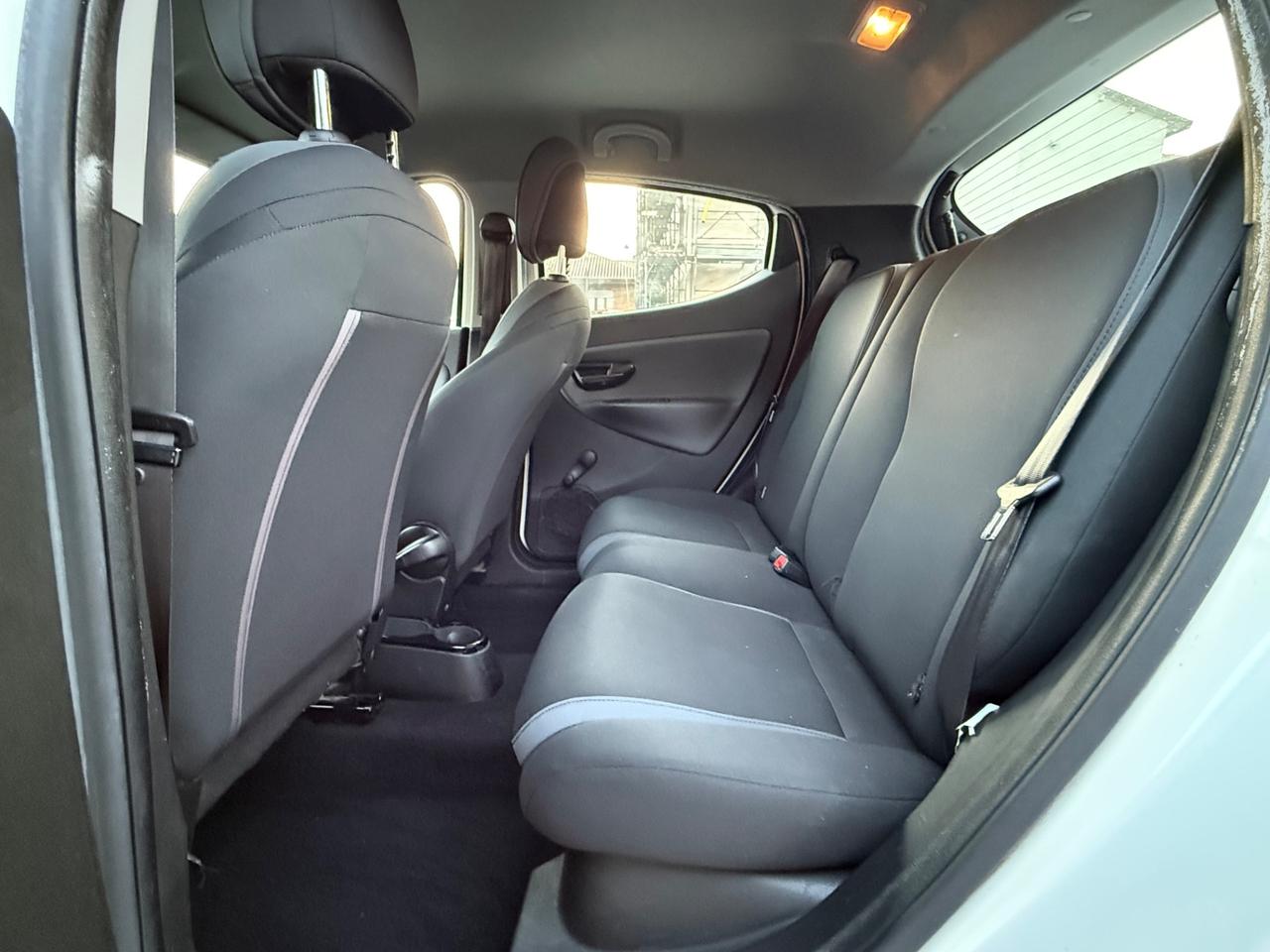 Lancia Ypsilon 0.9 TwinAir 85 CV 5 porte Metano Ecochic Platinum