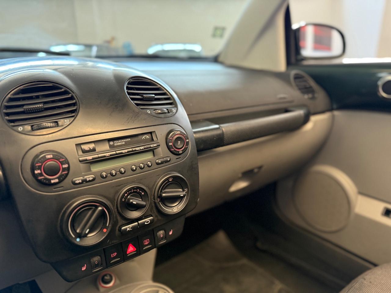 Volkswagen New Beetle 1.6 Cabrio
