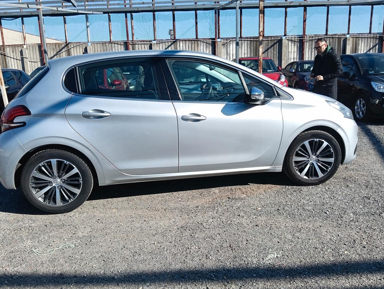 Peugeot 208 PureTech 82 5 porte Allure