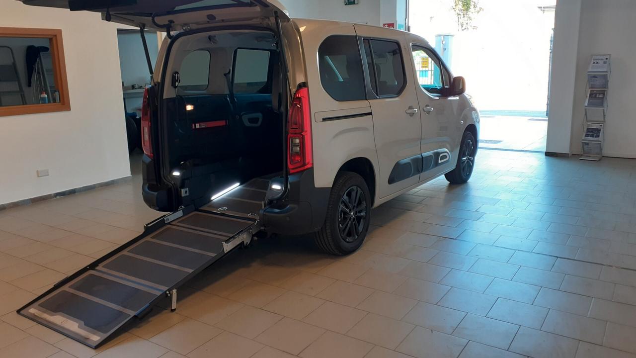 Berlingo benzina trasporto disabili pedana €6