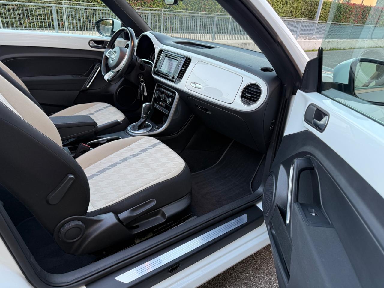 Volkswagen Maggiolino Cabrio 2.0 TDI DSG Design BlueMotion Technology