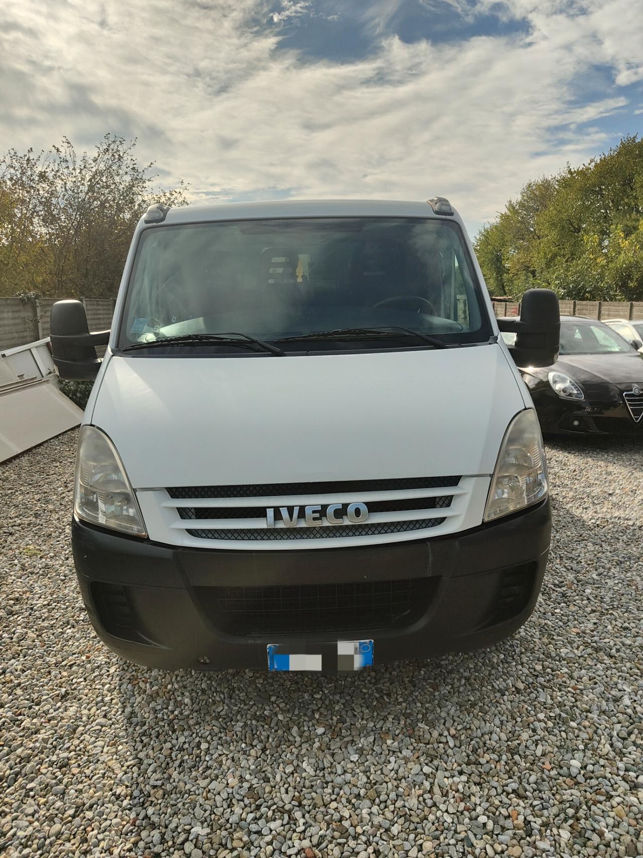 Iveco Daily 35.S10 anno 2010 con cassone fisso