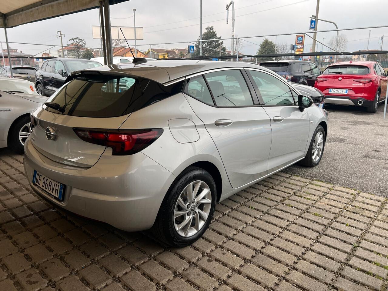 Opel Astra 1.2 Turbo 110 CV S&S 5 porte Business Elegance