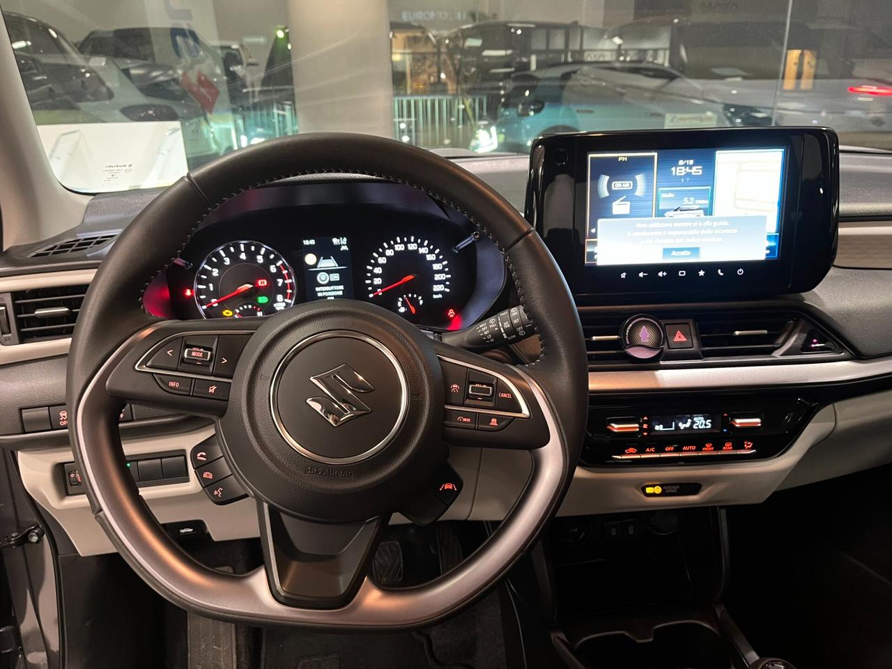 SUZUKI SWIFT 1.2 HYBRID TOP 2WD