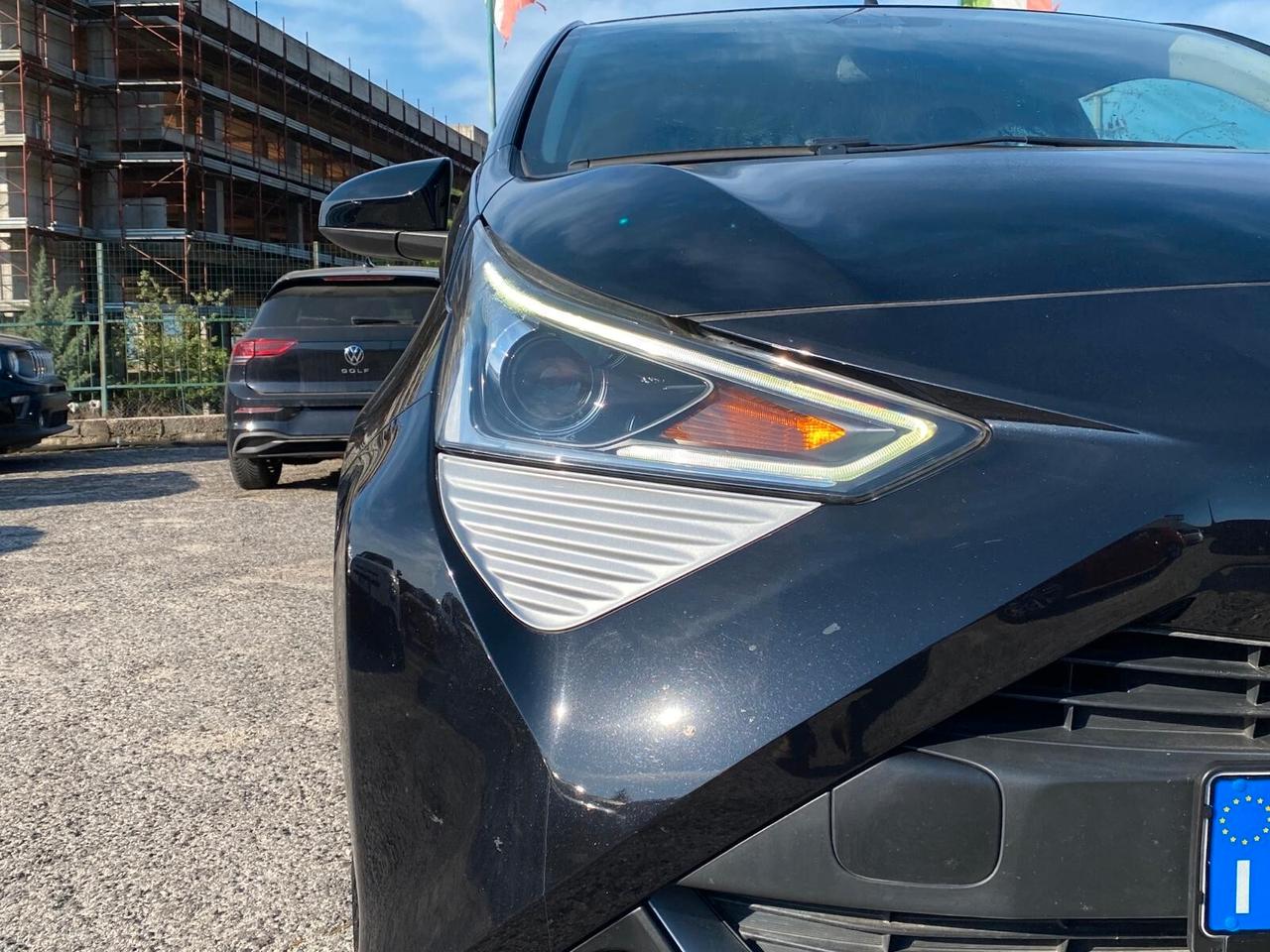 Toyota Aygo Connect 1.0 VVT-i 72 CV 5 porte x-wave