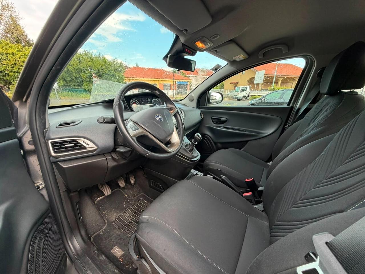 Lancia Ypsilon 1.0 FireFly 5 porte S&S Hybrid Silver