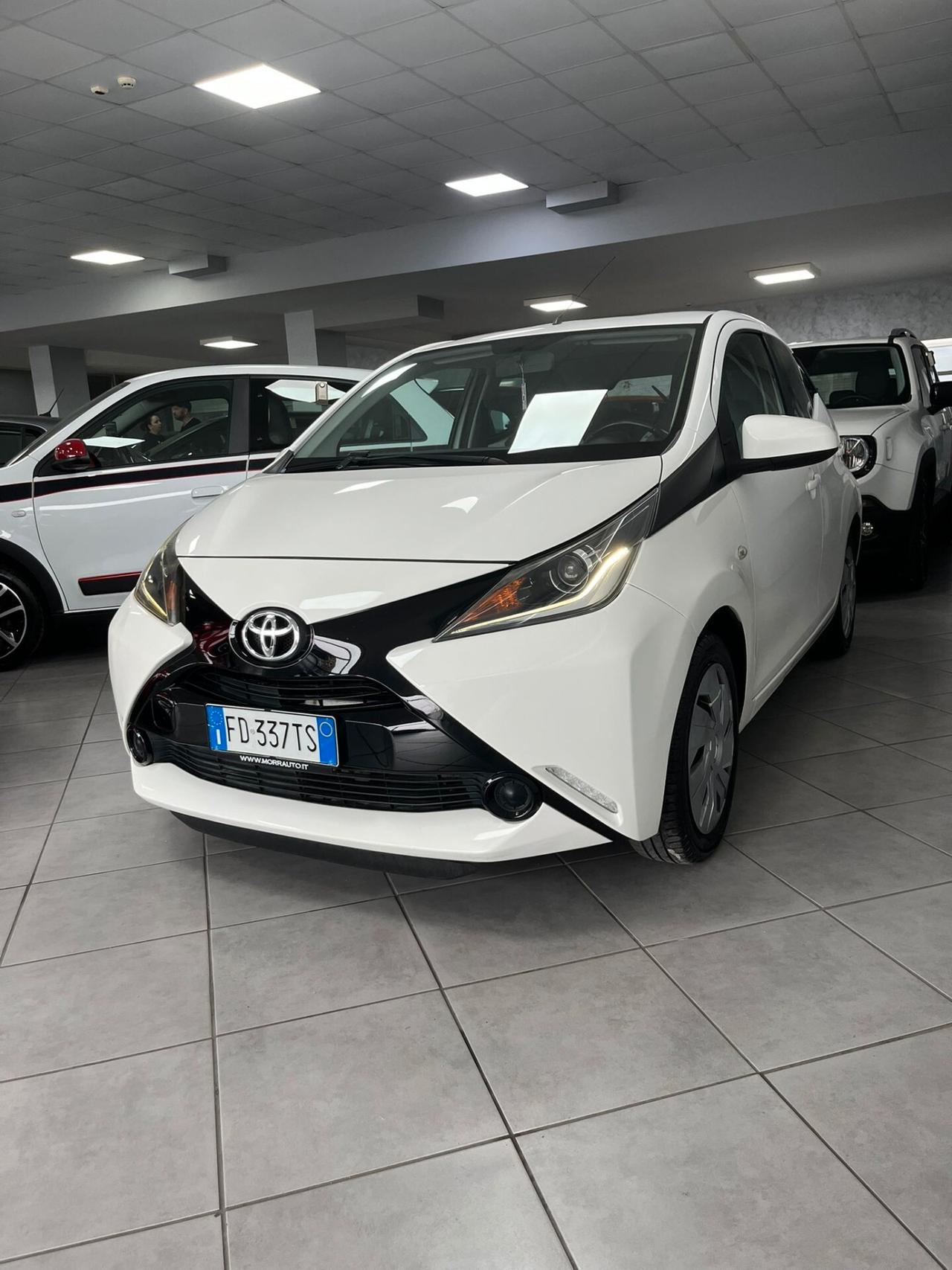 Toyota Aygo 1.0 VVT-i 69 CV 5 porte x-black