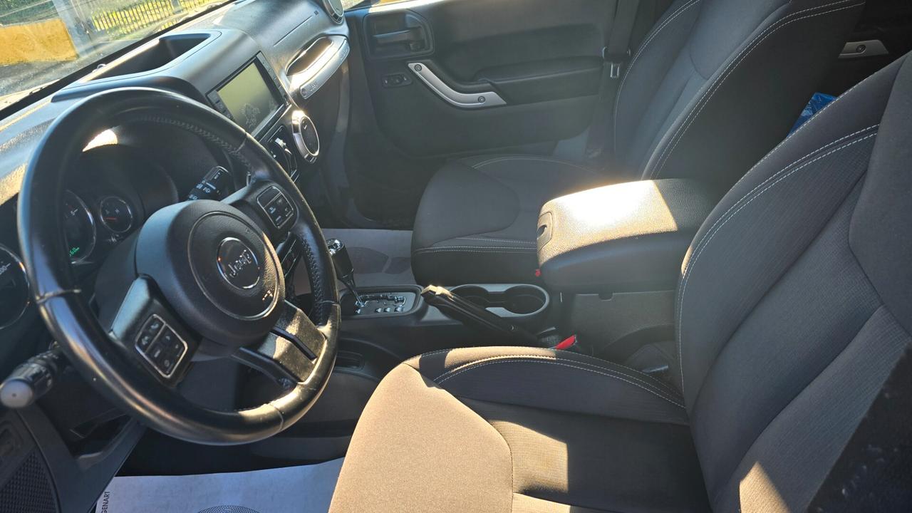 Jeep Wrangler Unlimited 2.8 CRD DPF Rubicon Auto GANCIO TRAINO