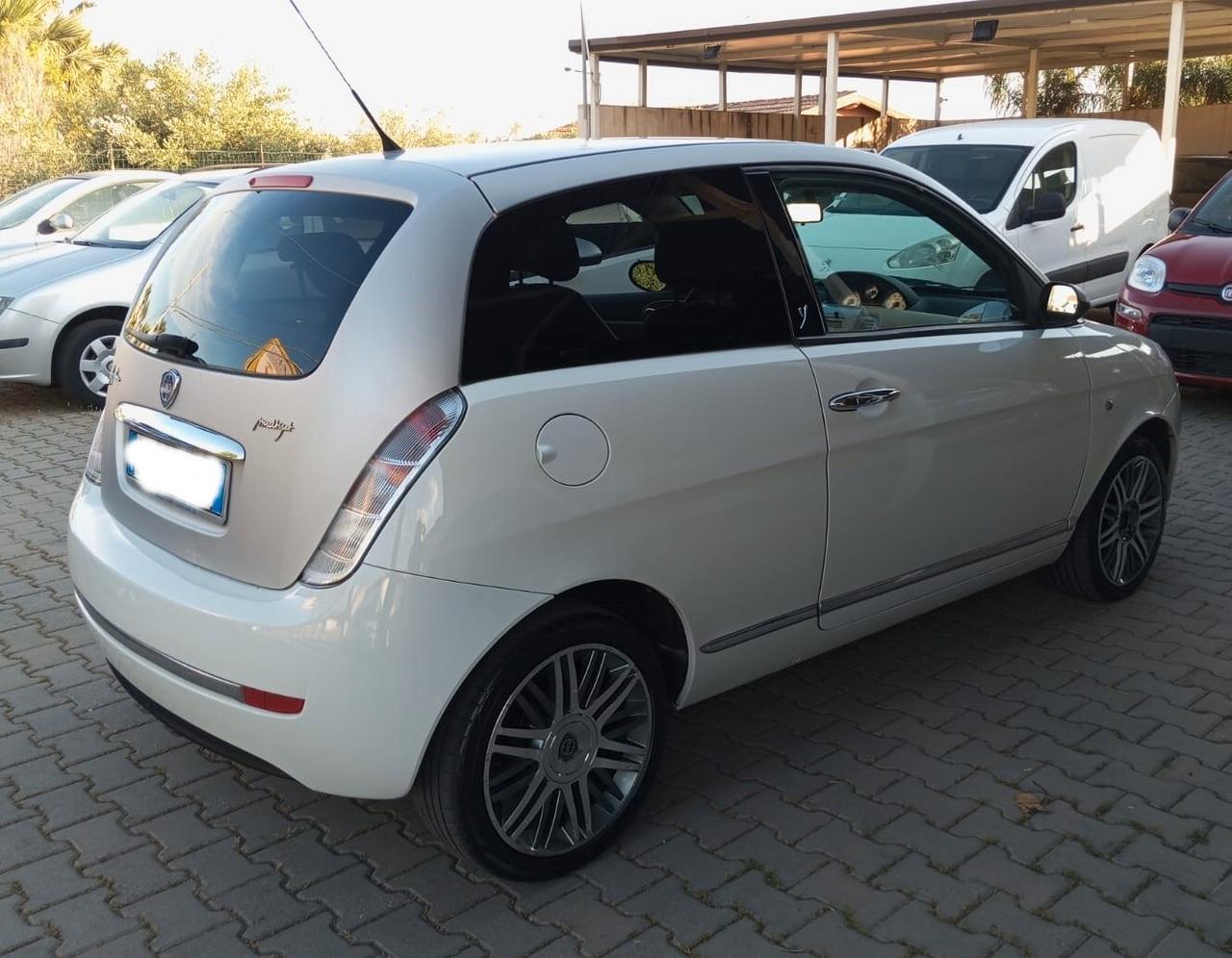 Lancia Ypsilon 1.3 MJT 90 CV Platino