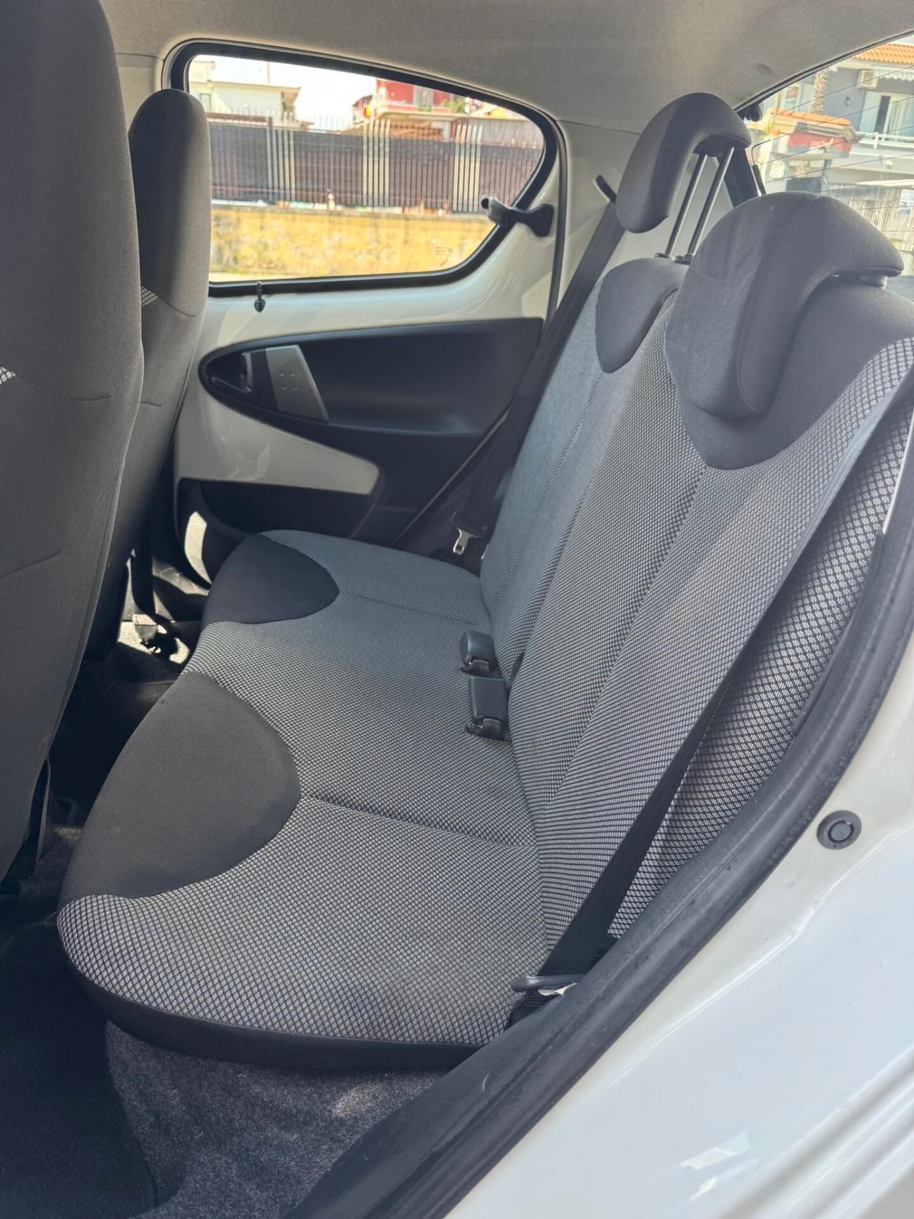 Toyota Aygo 1.0 12V VVT-i 5 porte Lounge Connect MMT