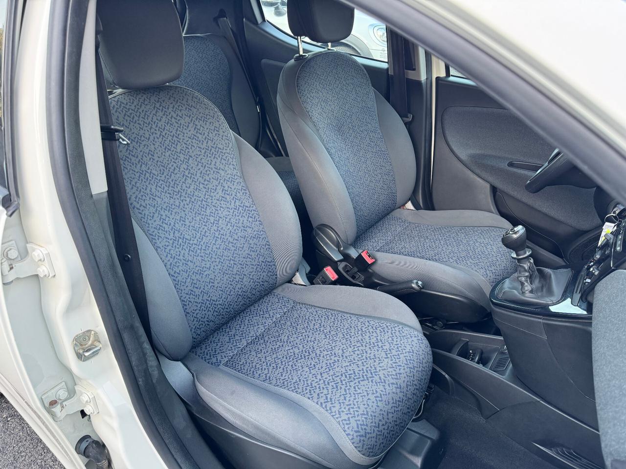 Lancia Ypsilon 1.0 FireFly 5 porte S&S Hybrid Ecochic Silver