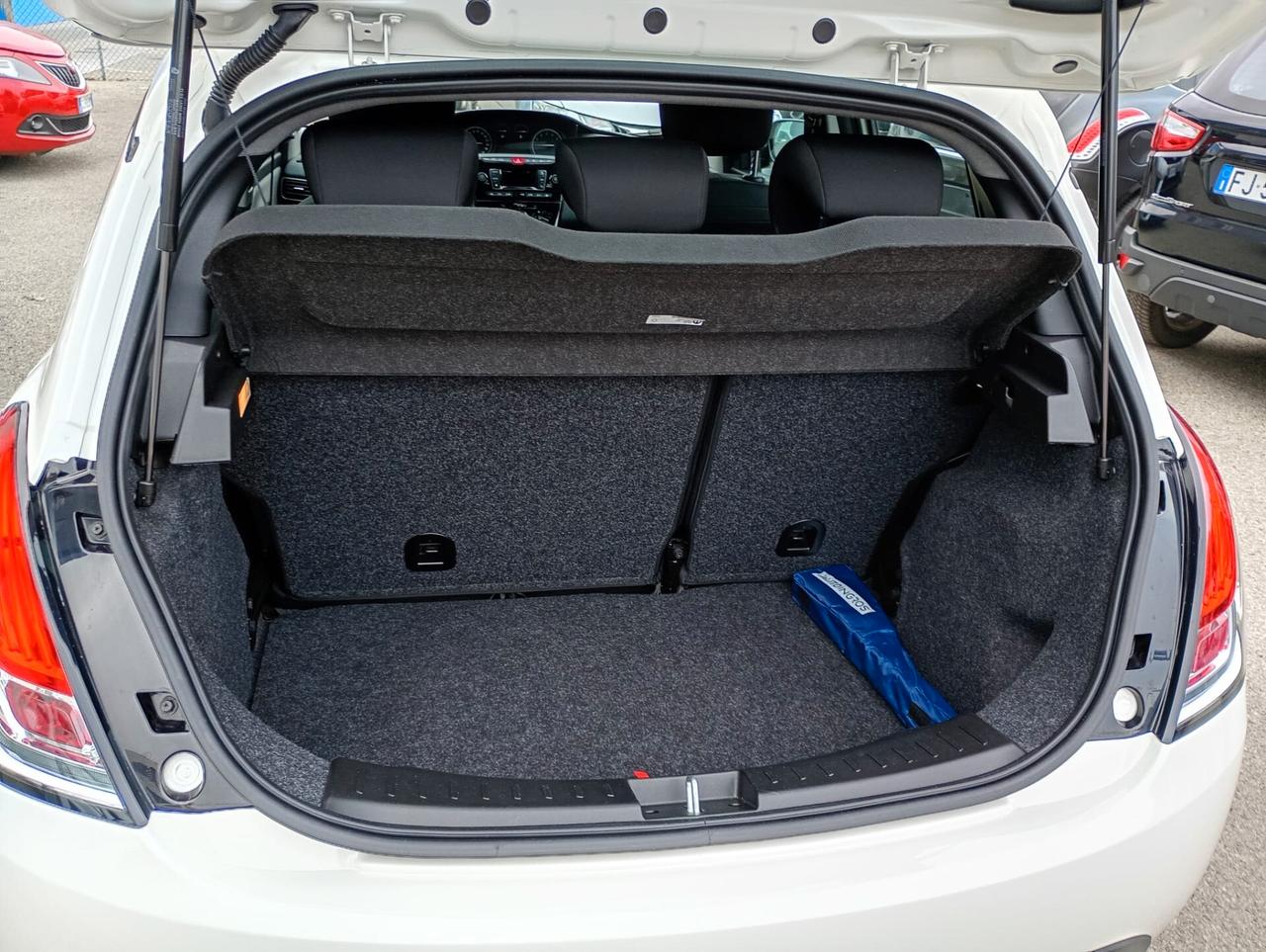 Lancia Ypsilon 1.0 FireFly 5 porte S&S Hybrid Silver