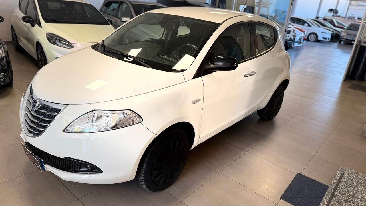 Lancia Ypsilon 0.9 TwinAir 85 CV 5 porte S&S Gold