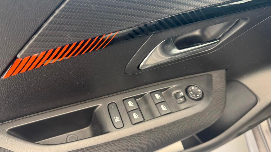 Peugeot 208 1.2 Puretech ALLURE 100 Cv.