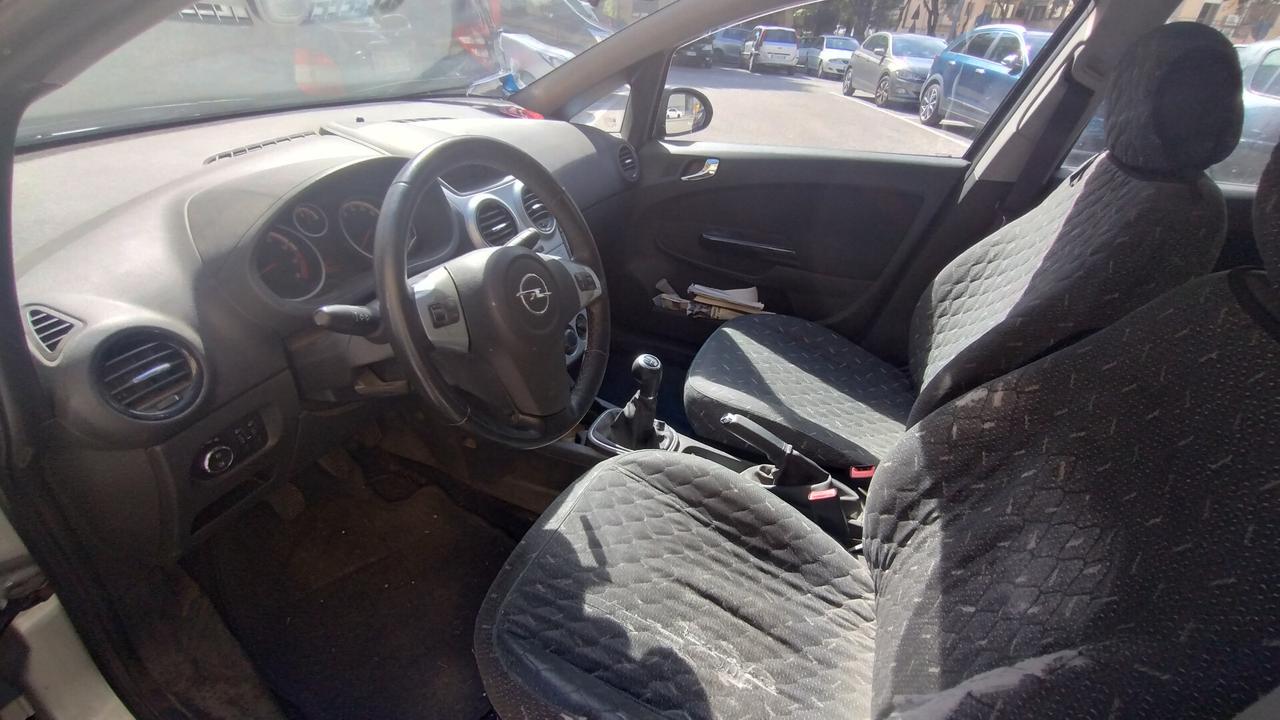 Opel Corsa 1.2 5 porte Club NEOPATENTATI