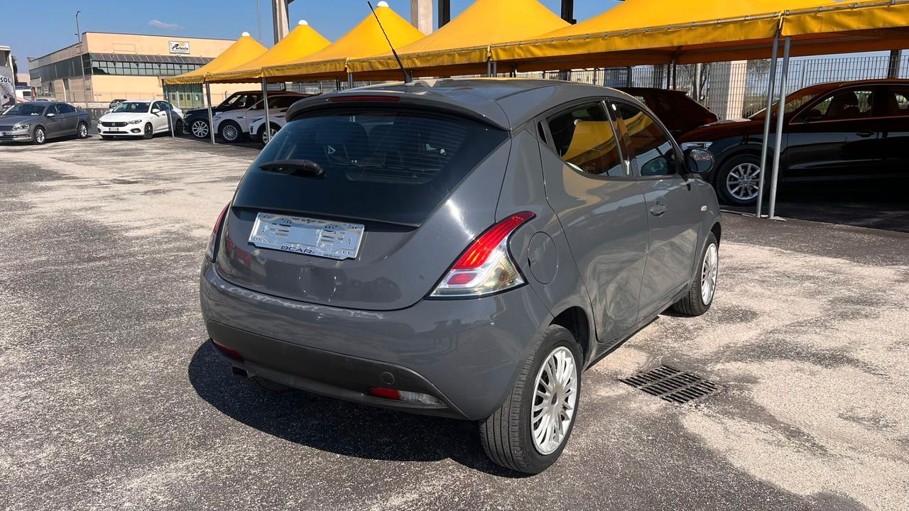 Lancia Ypsilon 1.2 69 CV 5 porte GPL Ecochic Silver