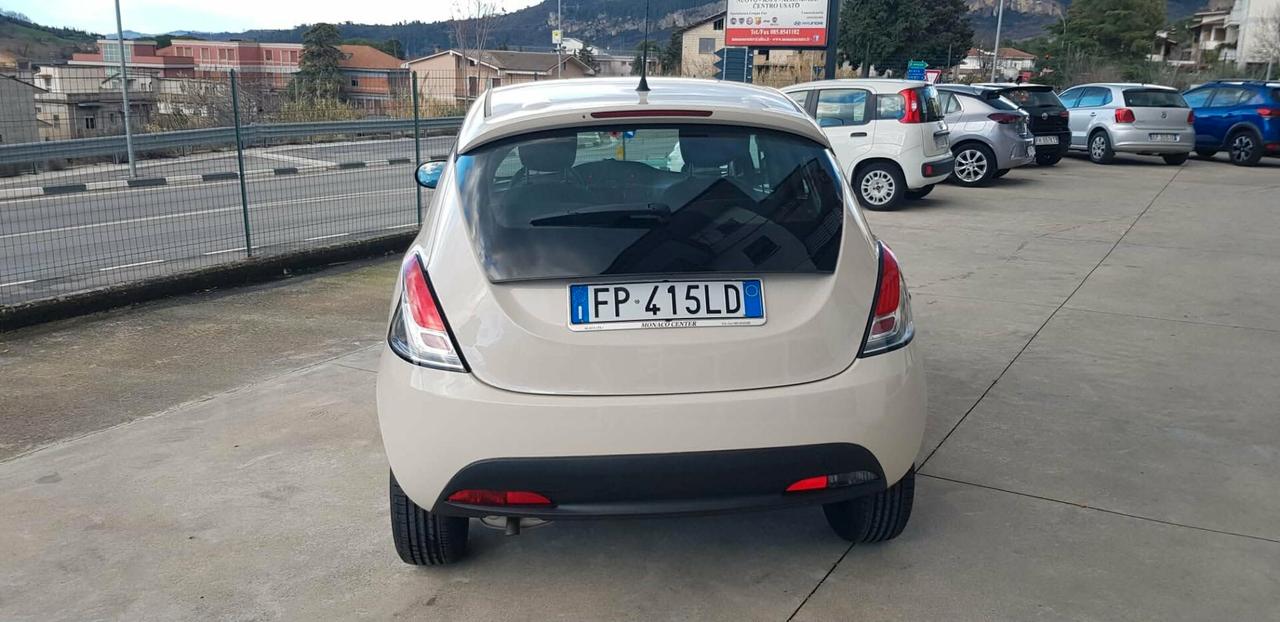 Lancia Ypsilon 1.2 69 CV 5 porte Unyca