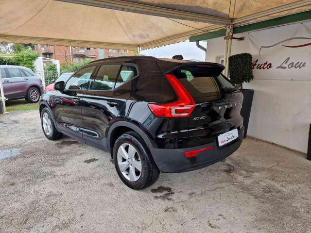 VOLVO XC40 T2 Momentum Core