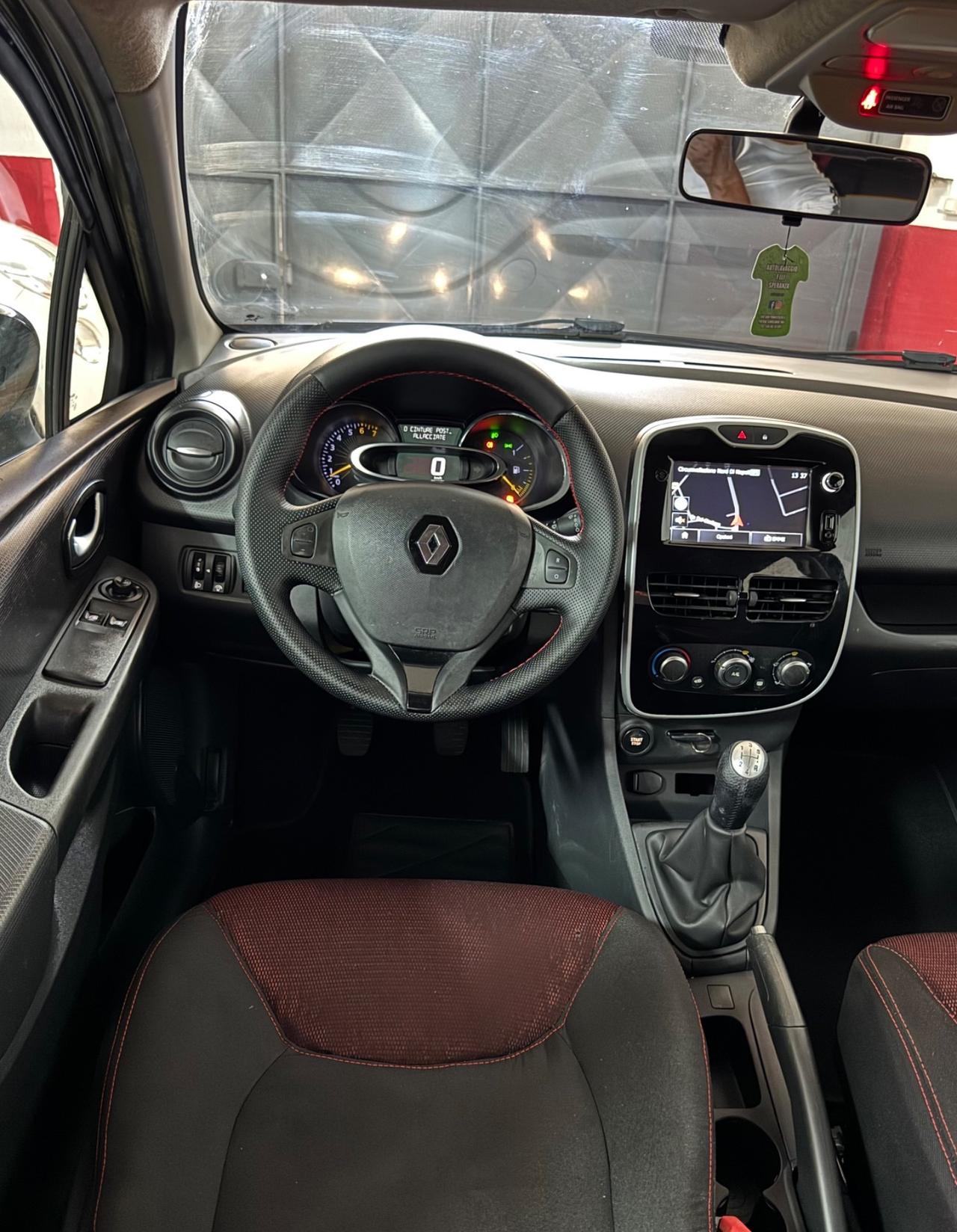 Renault Clio 1.2 75CV 5 porte Anno 2015 Unico proprietario